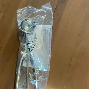 Pampered Chef - Medium Scoop - New, Never Used - #2540 B2